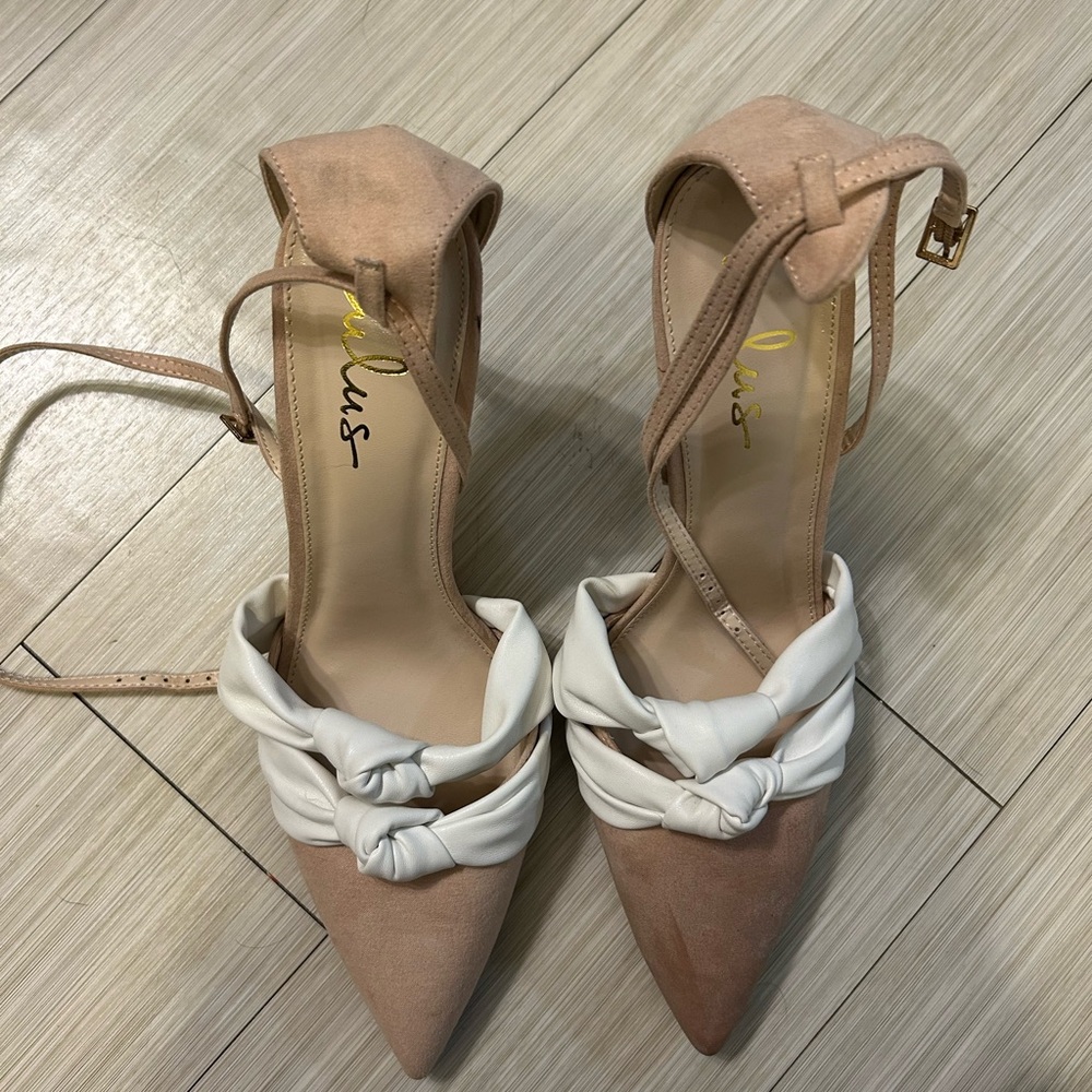 Like New Suede Lulus Bow Heels - Picture 2 of 8